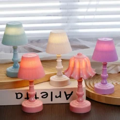 Macaron Colored Shell Flower Bud LED Desk Lamp, Bedroom & Dining Table Night Light, Simple Modern Decoration, Button Battery Powered 1PC