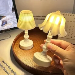 Macaron Colored Shell Flower Bud LED Desk Lamp, Bedroom & Dining Table Night Light, Simple Modern Decoration, Button Battery Powered 1PC