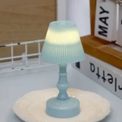 Macaron Colored Shell Flower Bud LED Desk Lamp, Bedroom & Dining Table Night Light, Simple Modern Decoration, Button Battery Powered 1PC