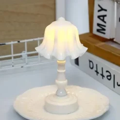 Macaron Colored Shell Flower Bud LED Desk Lamp, Bedroom & Dining Table Night Light, Simple Modern Decoration, Button Battery Powered 1PC
