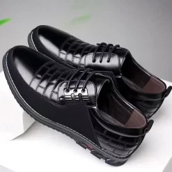 Men's Black and White Faux Leather Sneakers with Sporty Design – Comfortable and Fashionable Footwear for Casual Days, Travel and Weekend Outings