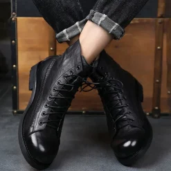 Men's Black Faux Leather Lace-Up Combat Boots with Brogue Detailing, Vintage Style Motorcycle Boots for Rugged Outdoor and Casual Wear