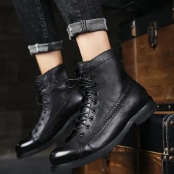 Men's Black Faux Leather Lace-Up Combat Boots with Brogue Detailing, Vintage Style Motorcycle Boots for Rugged Outdoor and Casual Wear