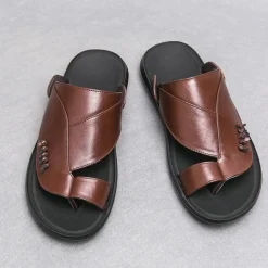 Men's Black Faux Leather Slide Slippers with Stylish Accent Detail – Comfortable Casual Footwear for Everyday Wear