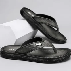 Men's Black Flip Flops with Comfortable Footbed, Casual Slip-On Design for Daily Wear and Relaxing