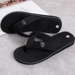 Men's Black Flip-Flop Sandals with Cushioned Sole - Comfortable Casual Beach and Summer Footwear