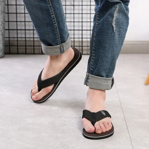 Men's Black Flip-Flop Sandals with Cushioned Sole - Comfortable Casual Beach and Summer Footwear