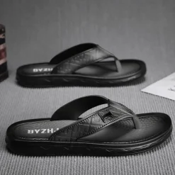 Men's Brown Casual Flip Flops with Textured Footbed and Adjustable Strap – Comfortable Outdoor Sandals for Summer and Beach Wear