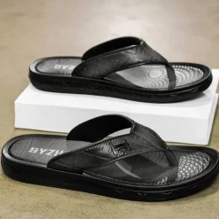 Men's Brown Casual Flip Flops with Textured Footbed and Adjustable Strap – Comfortable Outdoor Sandals for Summer and Beach Wear