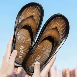 Men's Brown Casual Flip Flops with Textured Footbed and Adjustable Strap – Comfortable Outdoor Sandals for Summer and Beach Wear
