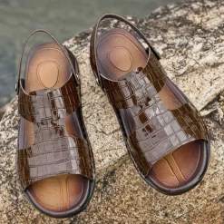 Men's Brown Crocodile Pattern Sandals with Adjustable Strap, Stylish Design for Casual, Outdoor and Summer Wear