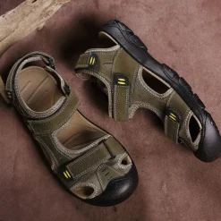 Men's Brown Faux Leather Hiking Sandals - Adjustable Straps, Closed-Toe Design, Anti-Slip Sole, Durable Outdoor Footwear for Summer Trekking