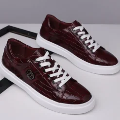 Men's Burgundy Crocodile Pattern Faux Leather Sneakers with Lace-Up Design – Stylish Casual Shoes for Everyday Wear