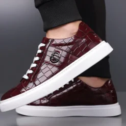 Men's Burgundy Crocodile Pattern Faux Leather Sneakers with Lace-Up Design – Stylish Casual Shoes for Everyday Wear