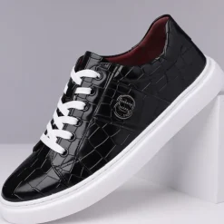 Men's Burgundy Crocodile Pattern Faux Leather Sneakers with Lace-Up Design – Stylish Casual Shoes for Everyday Wear