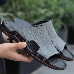 Men's Casual Brown Slide Sandals with Crocodile Pattern and Durable Rubber Sole – Comfortable Outdoor Footwear for Summer, Beach and Daily Wear