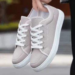 Men's Casual Canvas Sneakers – Lightweight Lace-Up Shoes with Durable Sole for Everyday Wear and Outdoor Activities