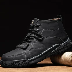 Men's Casual Lace-Up Ankle Boots – Faux Leather Handmade Moccasin-Style Outdoor Shoes with Hand-Stitched Details and Non-Slip Sole for Hiking and Daily Wear