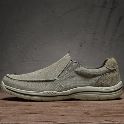Men's Casual Slip-On Sneakers – Comfortable Canvas Shoes with Lightweight Sole for Outdoor Activities, Daily Wear & Vacation
