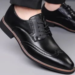 Men's Classic Brown Wingtip Oxford Shoes – Faux Leather Brogue Lace-Up Dress Shoes for Business and Formal Occasions