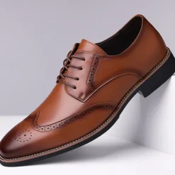 Men's Classic Brown Wingtip Oxford Shoes – Faux Leather Brogue Lace-Up Dress Shoes for Business and Formal Occasions