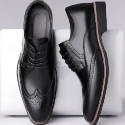 Men's Classic Brown Wingtip Oxford Shoes – Faux Leather Brogue Lace-Up Dress Shoes for Business and Formal Occasions