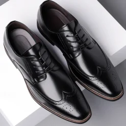 Men's Classic Brown Wingtip Oxford Shoes – Faux Leather Brogue Lace-Up Dress Shoes for Business and Formal Occasions