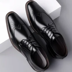 Men's Classic Brown Wingtip Oxford Shoes – Faux Leather Brogue Lace-Up Dress Shoes for Business and Formal Occasions