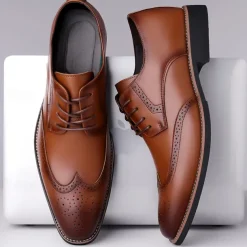 Men's Classic Brown Wingtip Oxford Shoes – Faux Leather Brogue Lace-Up Dress Shoes for Business and Formal Occasions