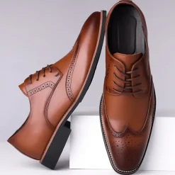 Men's Classic Brown Wingtip Oxford Shoes – Faux Leather Brogue Lace-Up Dress Shoes for Business and Formal Occasions