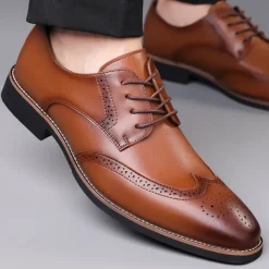 Men's Classic Brown Wingtip Oxford Shoes – Faux Leather Brogue Lace-Up Dress Shoes for Business and Formal Occasions