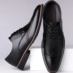 Men's Classic Brown Wingtip Oxford Shoes – Faux Leather Brogue Lace-Up Dress Shoes for Business and Formal Occasions