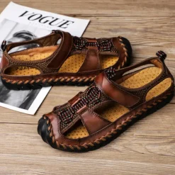 Men's Closed-Toe Leather Sandals with Hand-Stitched Details, Breathable Mesh Design – Ideal for Outdoor and Casual Wear