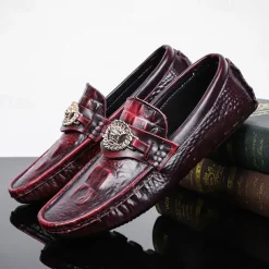 Men's Crocodile Pattern Faux Leather Loafers – Luxury Slip-On Dress Shoes with Metal Lion Decor for Formal and Casual Occasions