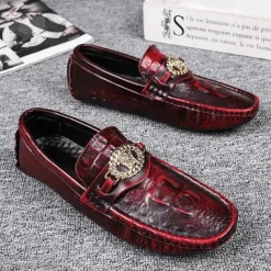 Men's Crocodile Pattern Faux Leather Loafers – Luxury Slip-On Dress Shoes with Metal Lion Decor for Formal and Casual Occasions