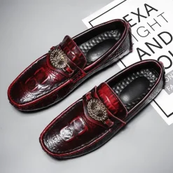 Men's Crocodile Pattern Faux Leather Loafers – Luxury Slip-On Dress Shoes with Metal Lion Decor for Formal and Casual Occasions