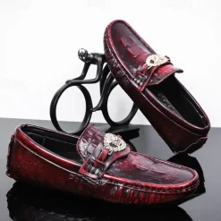Men's Crocodile Pattern Faux Leather Loafers – Luxury Slip-On Dress Shoes with Metal Lion Decor for Formal and Casual Occasions