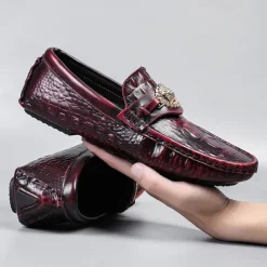 Men's Crocodile Pattern Faux Leather Loafers – Luxury Slip-On Dress Shoes with Metal Lion Decor for Formal and Casual Occasions