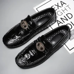Men's Crocodile Pattern Faux Leather Loafers – Luxury Slip-On Dress Shoes with Metal Lion Decor for Formal and Casual Occasions