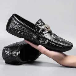 Men's Crocodile Pattern Faux Leather Loafers – Luxury Slip-On Dress Shoes with Metal Lion Decor for Formal and Casual Occasions