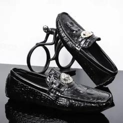Men's Crocodile Pattern Faux Leather Loafers – Luxury Slip-On Dress Shoes with Metal Lion Decor for Formal and Casual Occasions