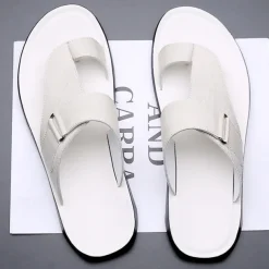 Men's Geometric Embossed Open-Toe Sandals – Adjustable Strap Design for Casual Beach and Summer Wear