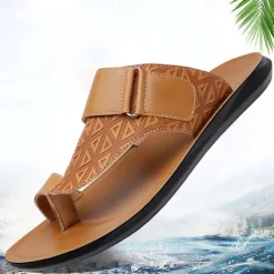 Men's Geometric Embossed Open-Toe Sandals – Adjustable Strap Design for Casual Beach and Summer Wear