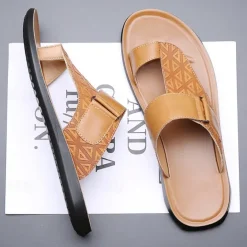 Men's Geometric Embossed Open-Toe Sandals – Adjustable Strap Design for Casual Beach and Summer Wear