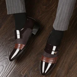 Men's Leather Dress Shoes with Embossed Crocodile Pattern and Black Accents for Formal and Business Wear