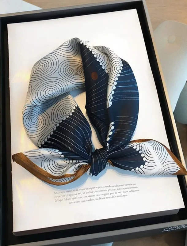 Men's Paisley Print Square Neck Scarf with Leather Buckle, Vintage Style Polyester Bandana for Outdoor Travel, Parties and Daily Fashion