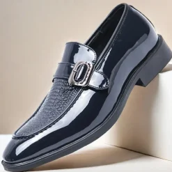 Men's Patent Leather Burgundy Loafers with Crocodile Texture and Buckle Detail – Elegant Slip-On Shoes for Formal Occasions and Business Wear