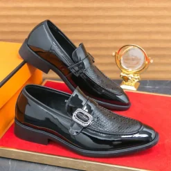 Men's Patent Leather Burgundy Loafers with Crocodile Texture and Buckle Detail – Elegant Slip-On Shoes for Formal Occasions and Business Wear