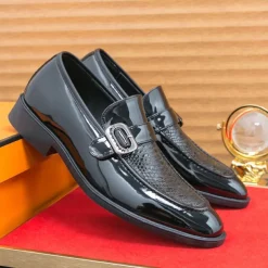 Men's Patent Leather Burgundy Loafers with Crocodile Texture and Buckle Detail – Elegant Slip-On Shoes for Formal Occasions and Business Wear