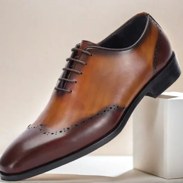 Men's Premium Cowhide Leather Oxford Shoes with Brogue Detailing – Elegant Lace-Up Design for Formal and Business Occasions